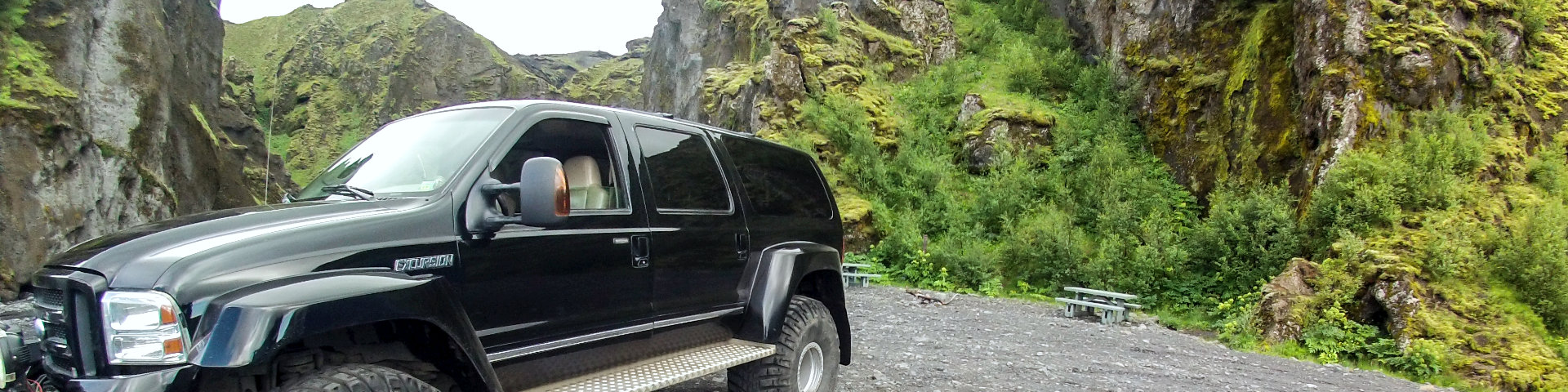 Ford Excursion in Stakkholtsgjá / Thorsmörk